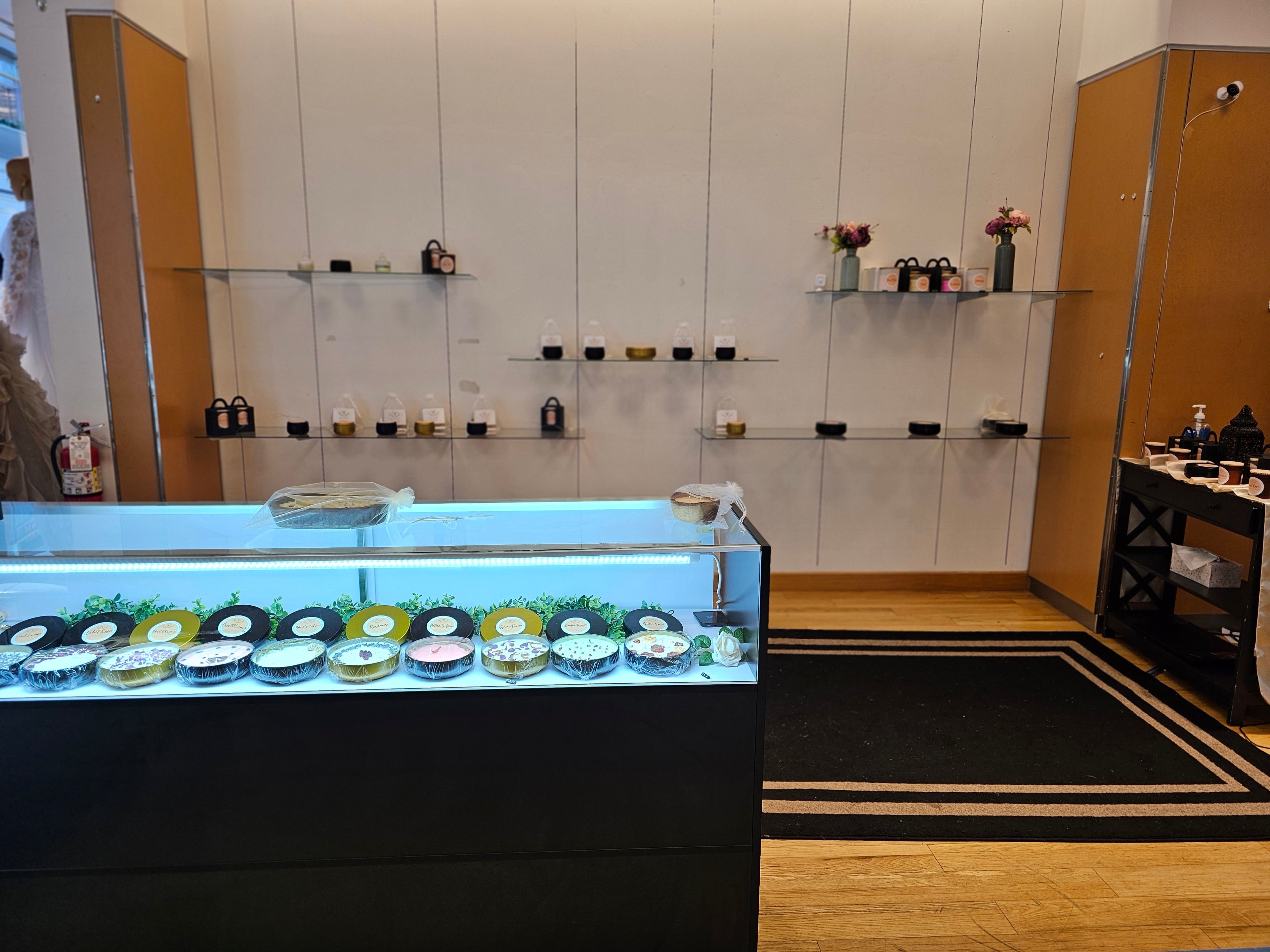 Candle store at Lincolnwood Town Center