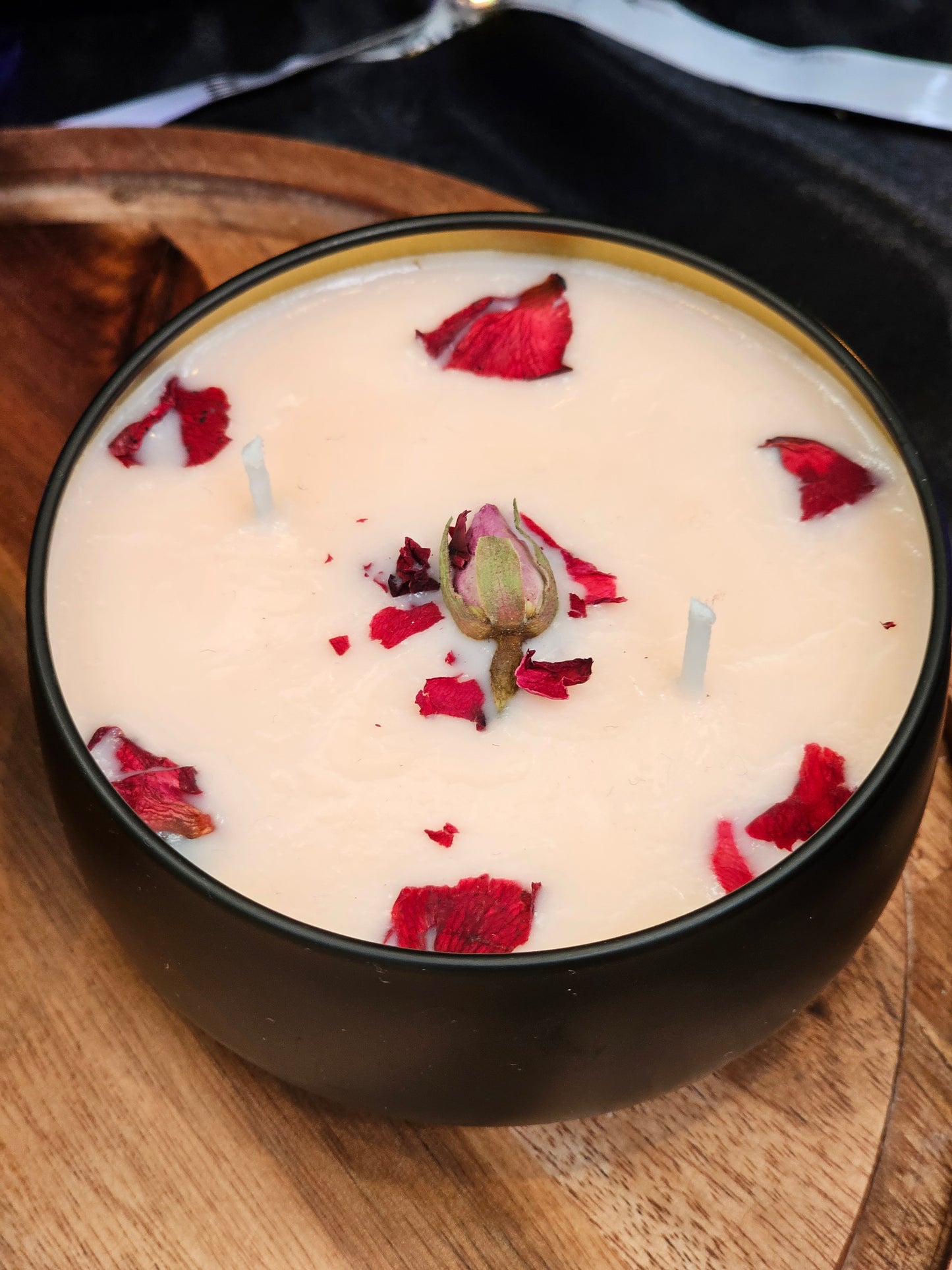 Velvet Rose - 2-Wicks Luxury Scented Candle - A Luxury Aroma Brand