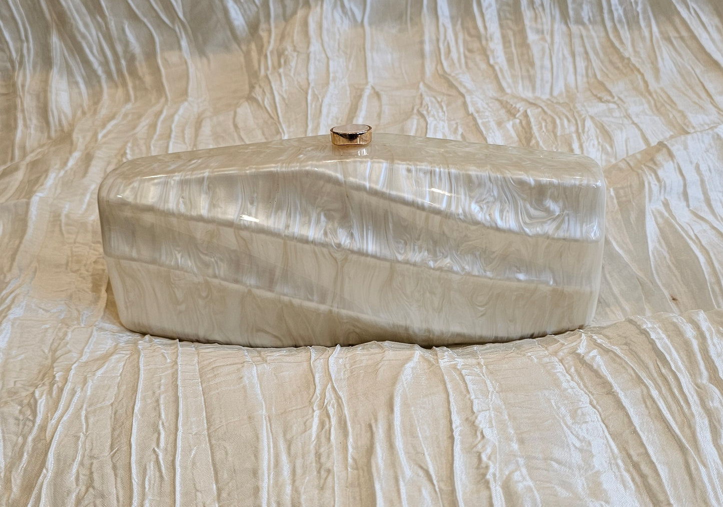 Twisted Hard Clutch Pearl Beige color