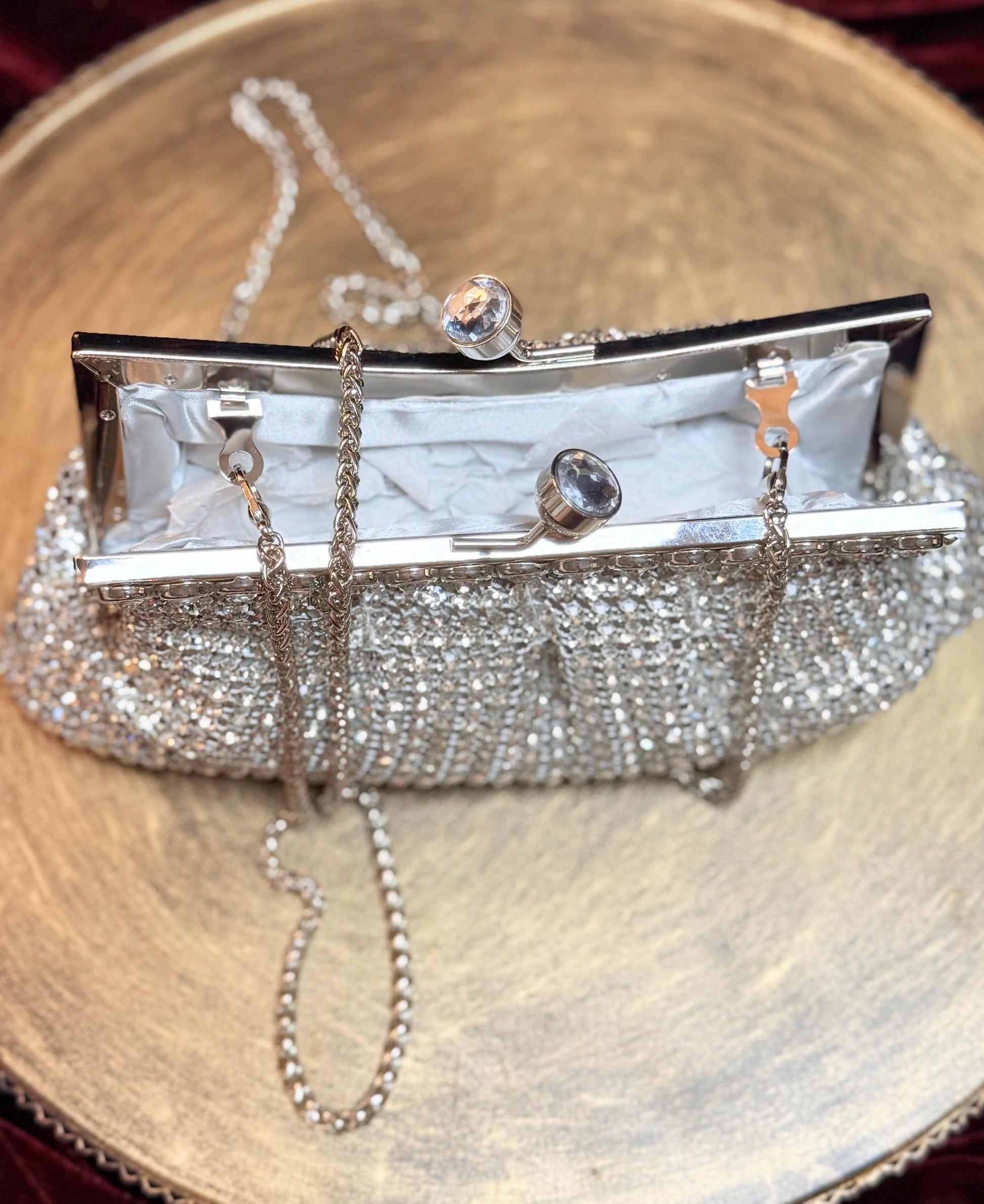 Luxey | Evening Bag - close-up - R&W Aesthetics