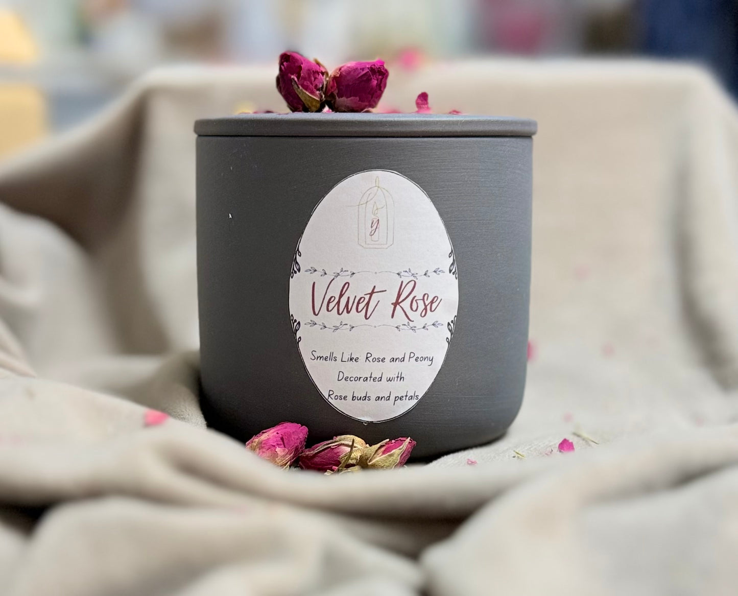 Velvet Rose - Luxury Scented Candle | 3-wicks - detail view - R&W Aesthetics
