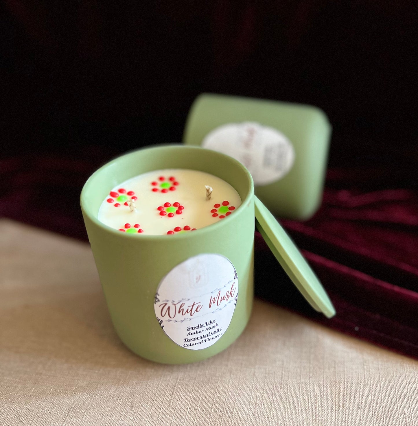 White Musk | Luxury Soy Candle - detail view - R&W Aesthetics