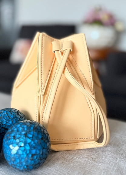 Hexey | Messenger Bag - detail view - R&W Aesthetics