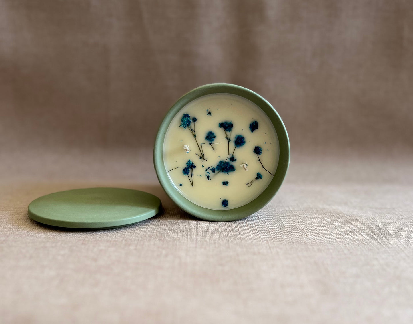 After Rain 2-wicks Luxury Candle with Blue Baby's Breath pressed flower